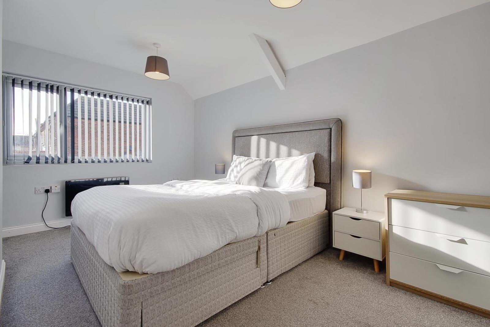 Ashley Road Apartments Poole Exteriör bild