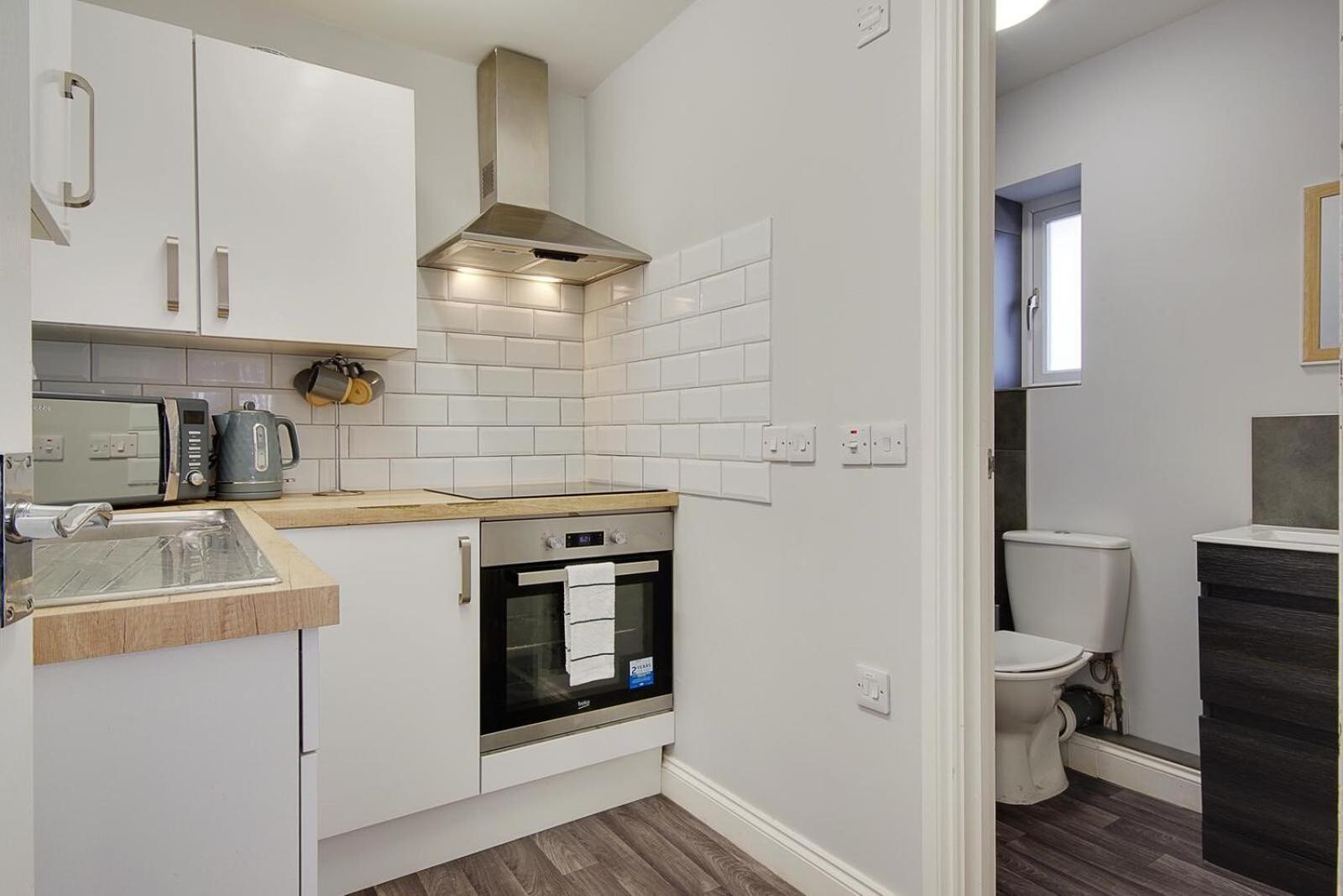 Ashley Road Apartments Poole Exteriör bild