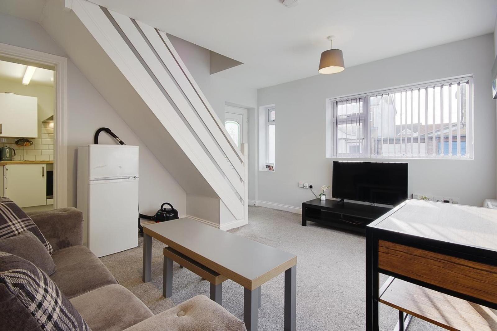 Ashley Road Apartments Poole Exteriör bild